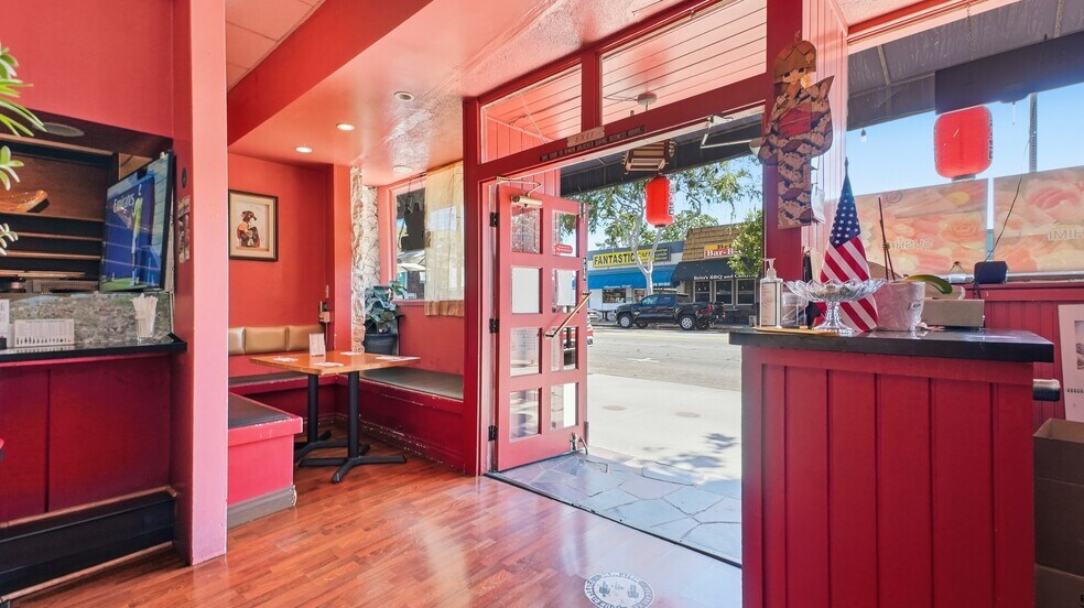 More Photos Of 409 Main St, El Segundo Storefront For Sale