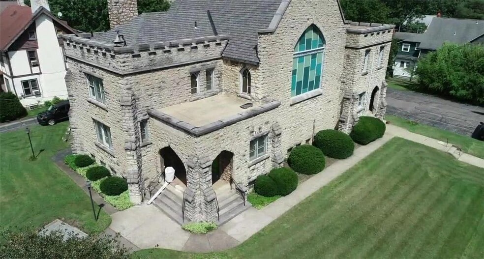 Primary Photo Of 1205 Elm St, Youngstown Religious Facility For Sale