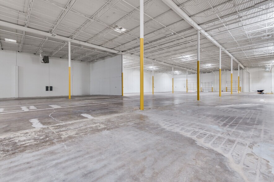 More Photos Of 1720-1750 Hurd Dr, Irving Warehouse For Lease