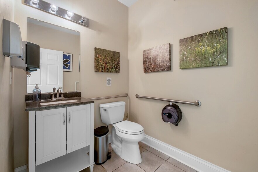 More Photos Of 2888 Mahan Dr, Tallahassee Medical For Lease