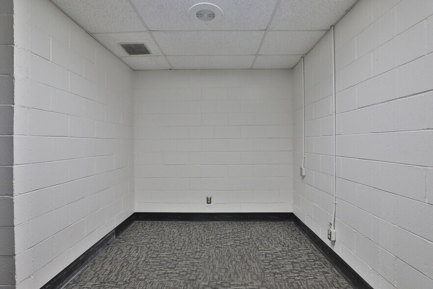 More Photos Of 1600 Sheridan Dr, Lancaster Medical For Sale