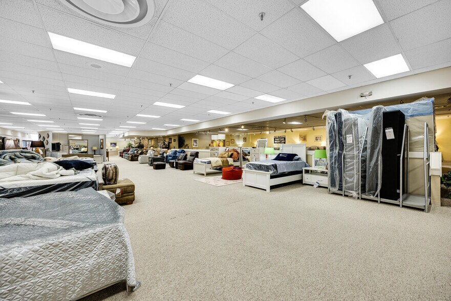 More Photos Of 345 S Academy Blvd, Colorado Springs Freestanding For Sale