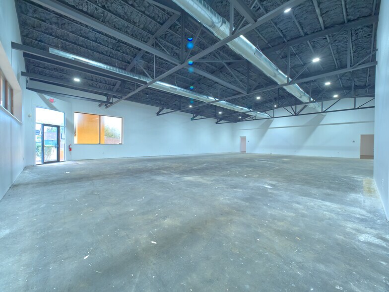 More Photos Of 18 S Main St, Brooksville Office For Lease