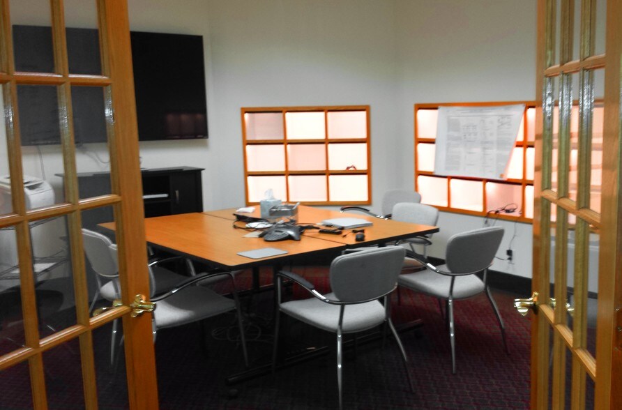 More Photos Of 20 Research Pky, Old Saybrook Light Manufacturing For Lease