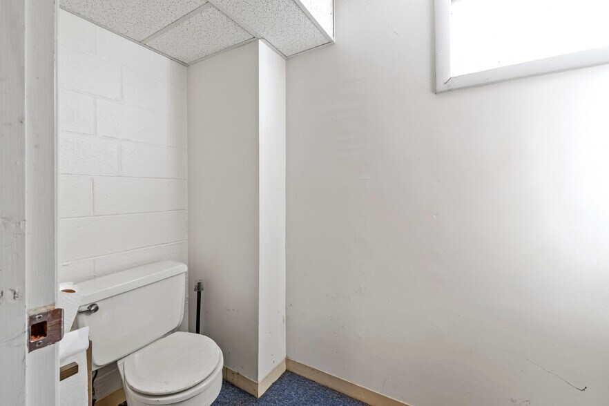 More Photos Of 125 High St, Taunton Office For Sale