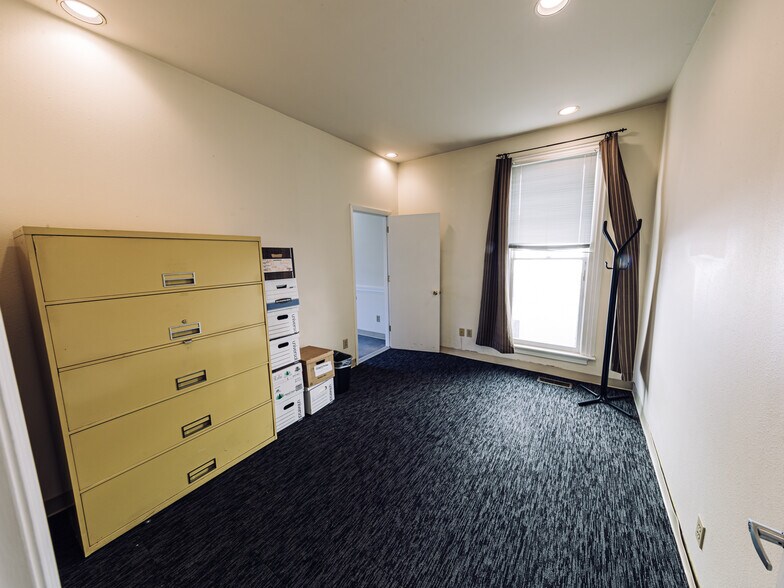 More Photos Of 1318 SW 12th Ave, Portland Office For Sale