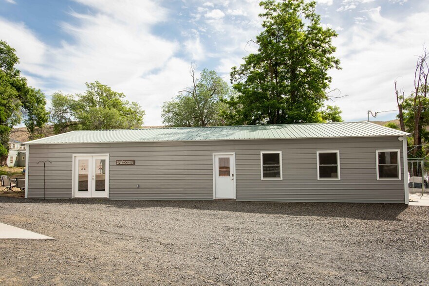 More Photos Of 206 Elrod Ave, Maupin Storefront Retail Residential For Lease