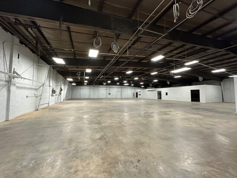 More Photos Of 100 Aiken St, Cartersville Manufacturing For Lease