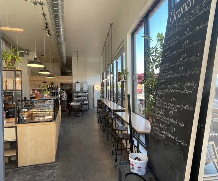 More Photos Of 751 Rue Jarry E, Montréal Fast Food For Sale