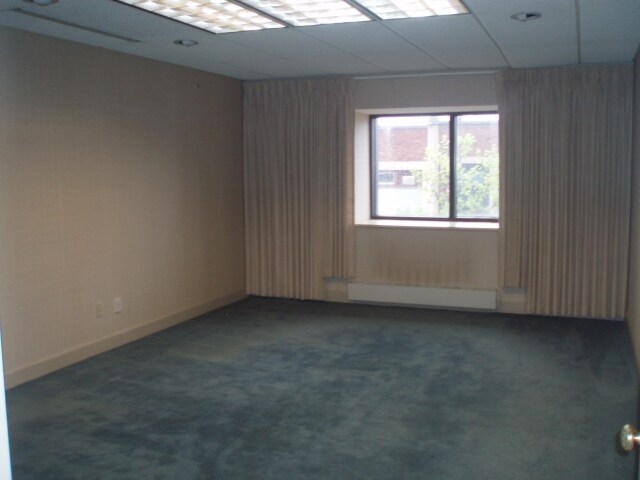 More Photos Of 255-257 W Broadway, Waukesha Office For Lease