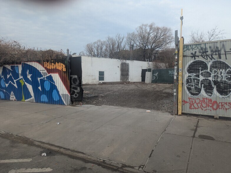 More Photos Of 39 Knickerbocker Ave, Brooklyn Land For Lease