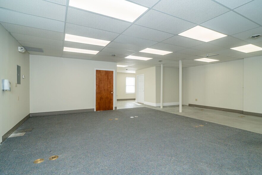 More Photos Of 1600 N Coalter St, Staunton Office For Lease