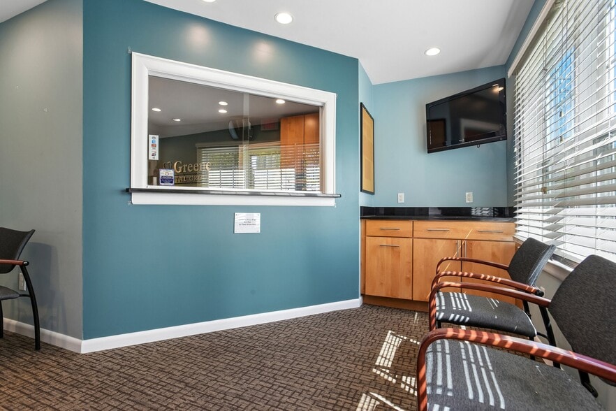 More Photos Of 65 Sachem St, Norwich Medical For Sale