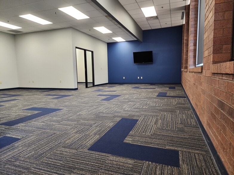 More Photos Of 514 N Harrison St, Shelbyville Freestanding For Lease