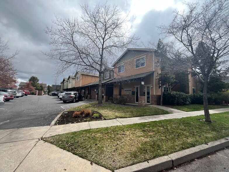 More Photos Of 376 SW Bluff Dr, Bend Office For Lease