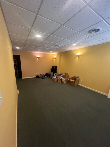 More Photos Of 3727 Broadway St, Kansas City Office For Lease