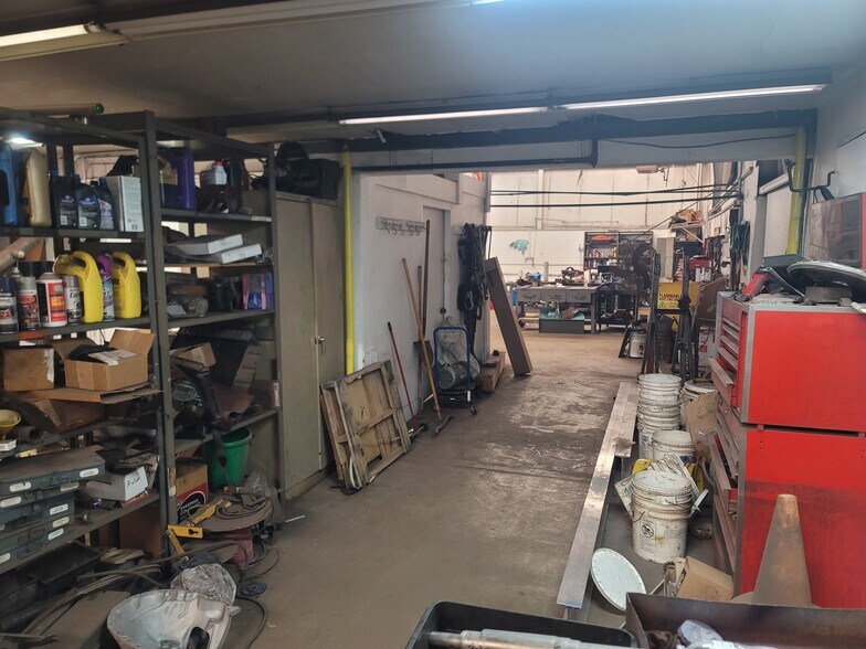 More Photos Of 9947 Express Dr, Highland Warehouse For Lease