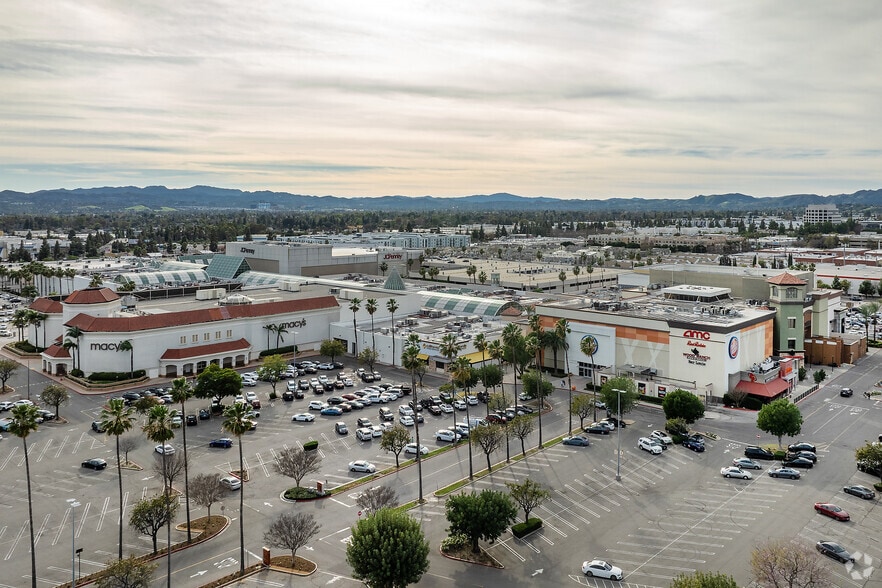 More Photos Of 9301 Tampa Ave, Northridge Unknown For Lease