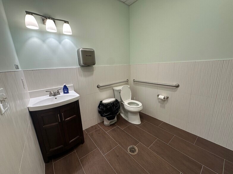 More Photos Of 2252 Paterson-Hamburg Tpke, Wayne Freestanding For Lease