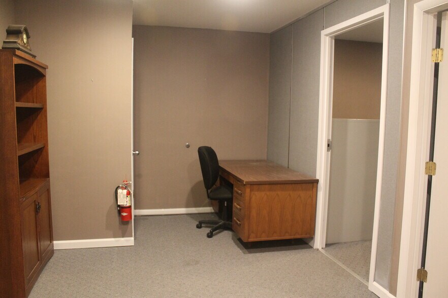 More Photos Of 87 S Main St, Newtown Office For Sale