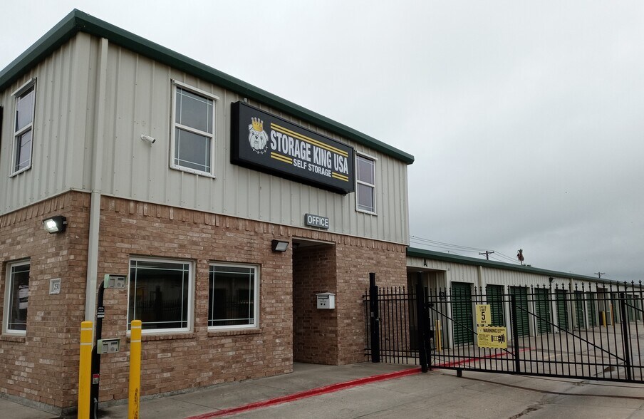 Primary Photo Of 2301 Rodd Field, Corpus Christi Self Storage For Lease