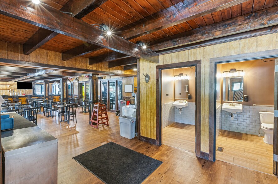 More Photos Of 851 Highway 441 S, Clayton Freestanding For Sale
