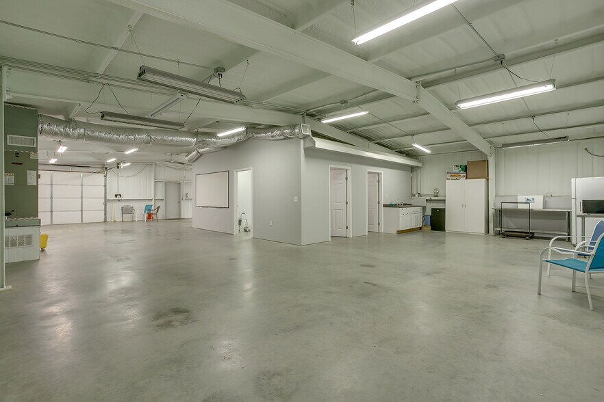 More Photos Of 13300 Cleburne Hwy, Cresson Industrial For Sale