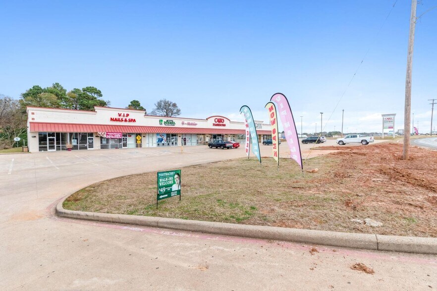 More Photos Of 1101 Stone St, Kilgore General Retail For Lease