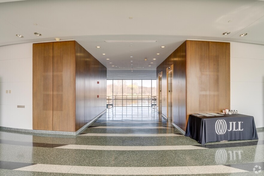 More Photos Of 2275 Cabot Dr, Lisle Office For Lease