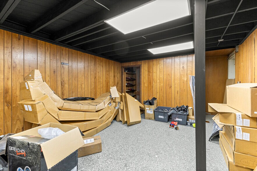 More Photos Of 12950 Lyndon Ave, Detroit Warehouse For Lease