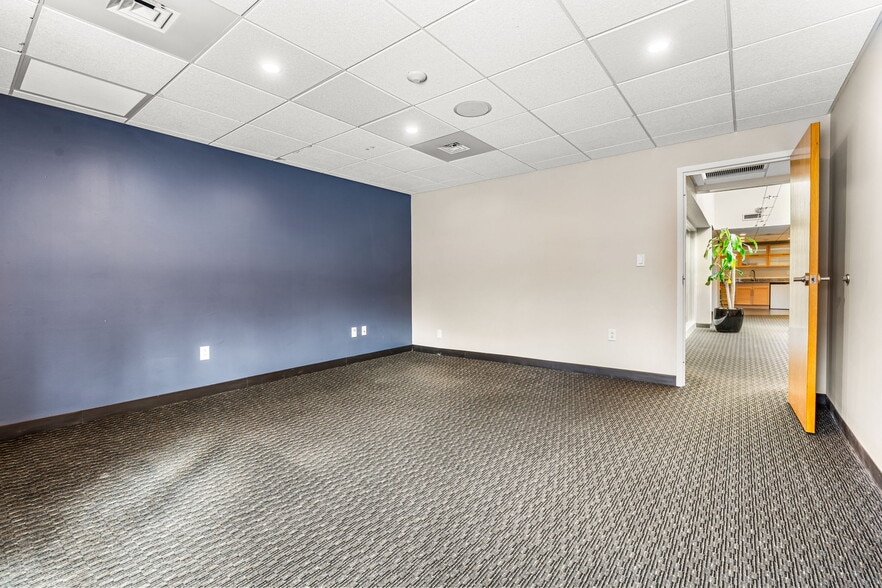 More Photos Of 1 Harris St, Newburyport Medical For Sale
