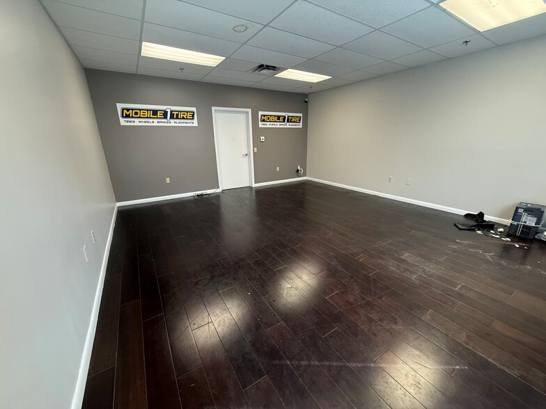 More Photos Of 12801 Commerce Lakes Dr, Fort Myers Light Distribution For Sale