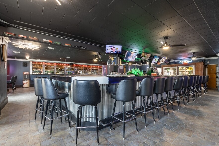 More Photos Of 740 Washington St, Wausau Bar For Sale