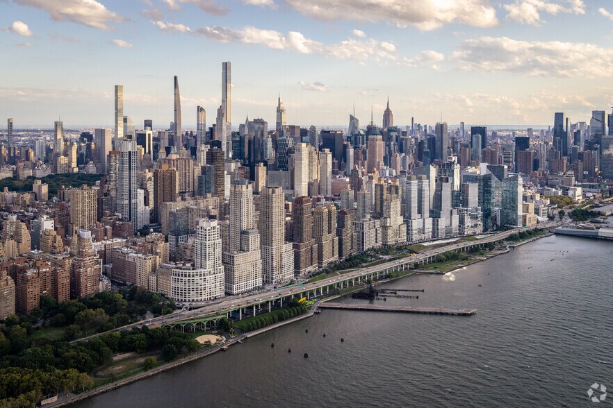 More Photos Of 180-194 Riverside Blvd, New York Apartments For Lease