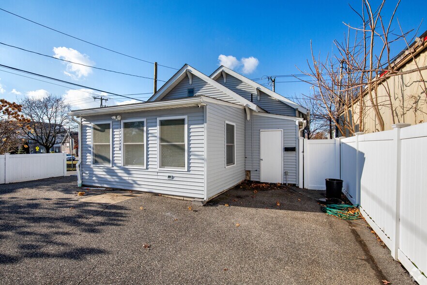 More Photos Of 141 Waverly Ave, Patchogue Office Residential For Sale