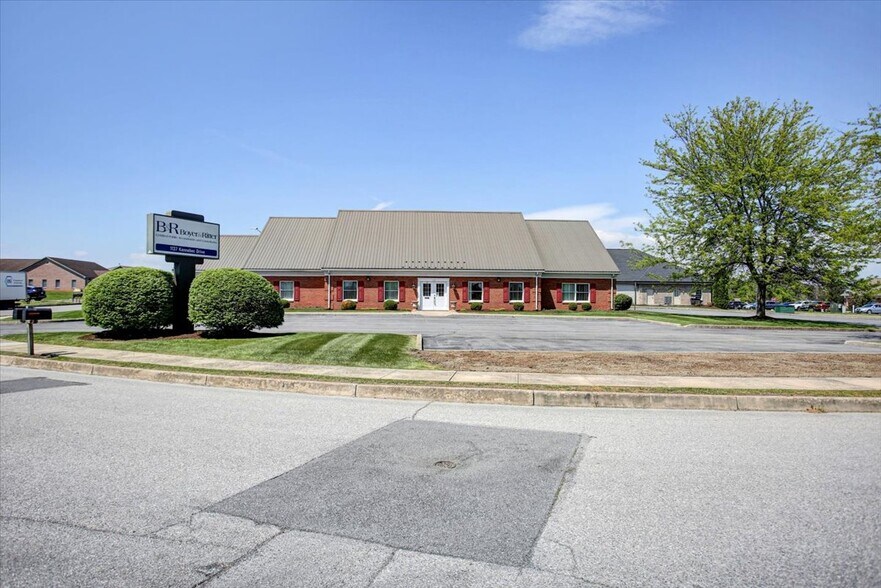 More Photos Of 1137 Kennebec Dr, Chambersburg Office For Sale