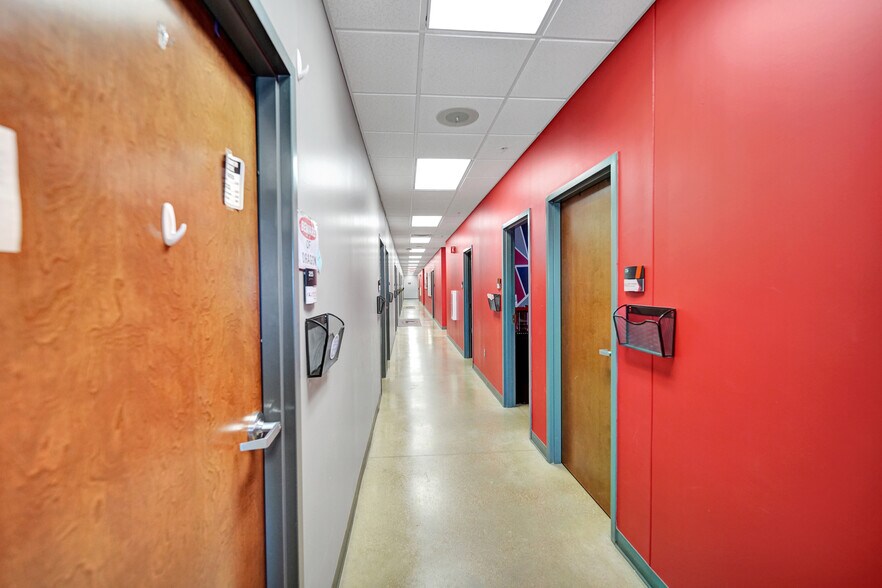 More Photos Of 7104 W County Road 116, Midland Warehouse For Lease