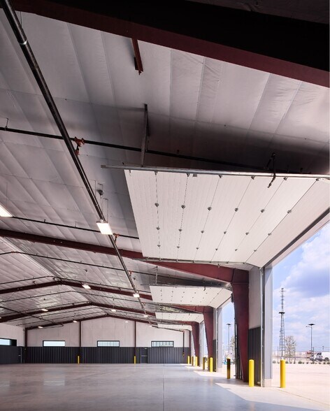 More Photos Of 2200-2300 SE Loop 820 Hwy, Fort Worth Unknown For Lease