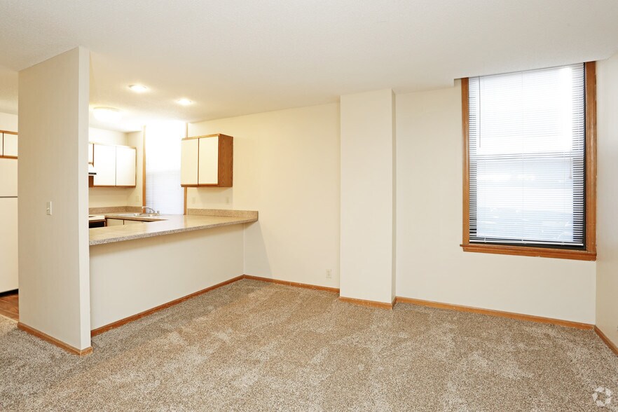 More Photos Of 1913 Farnam St, Omaha Apartments For Lease