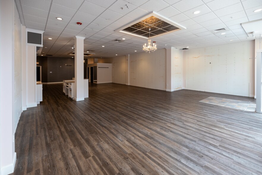 More Photos Of 627 S Wright St, Champaign General Retail For Lease