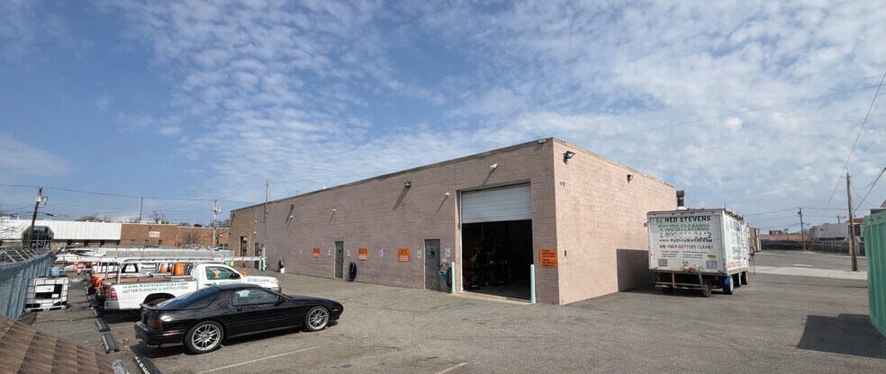 More Photos Of 20 N Grand Blvd, Brentwood Service For Sale