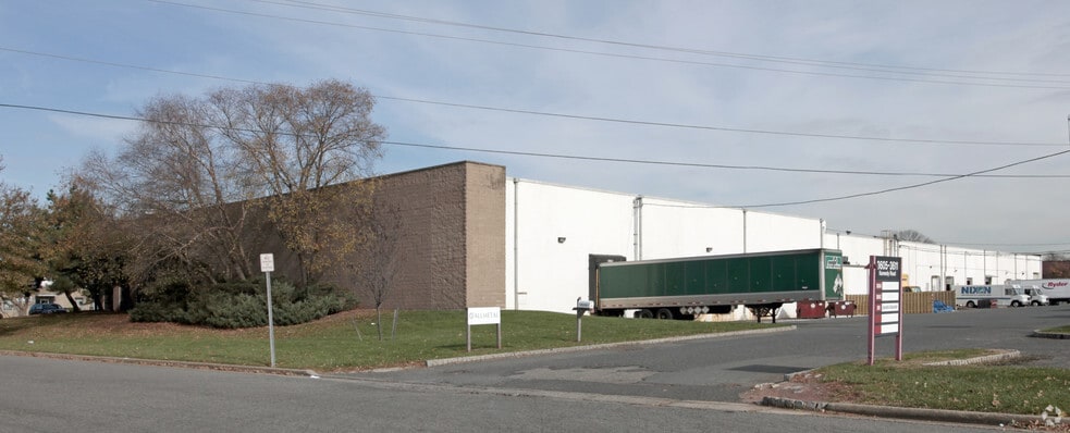 More Photos Of 631-669 Montrose Ave, South Plainfield Warehouse For Lease