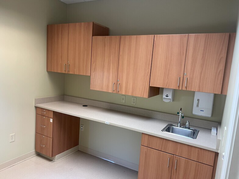 More Photos Of 21 Liberty Dr, Hebron Medical For Sale