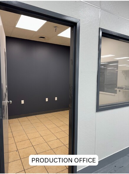 More Photos Of 2500 Freedland Rd, Hermitage Manufacturing For Lease