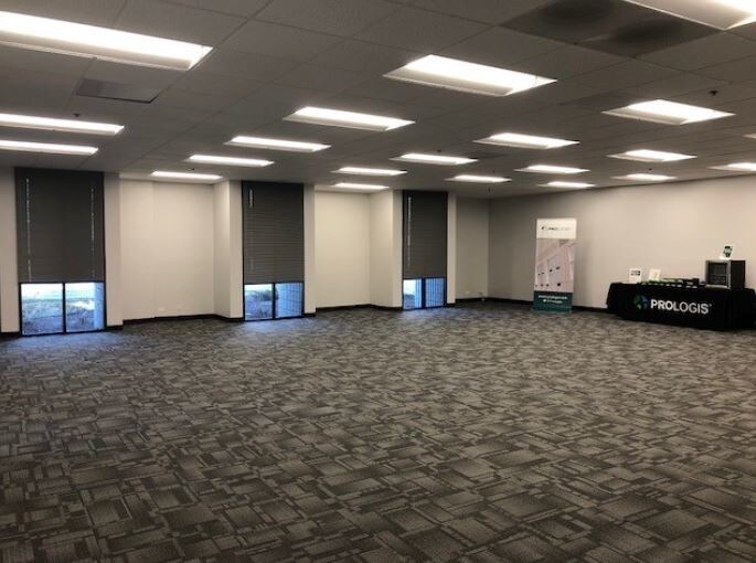 More Photos Of 700 N Rohlwing Rd, Itasca Warehouse For Lease