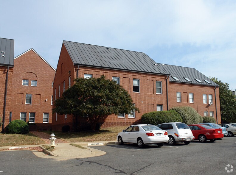 More Photos Of 4214 King St, Alexandria Medical For Lease