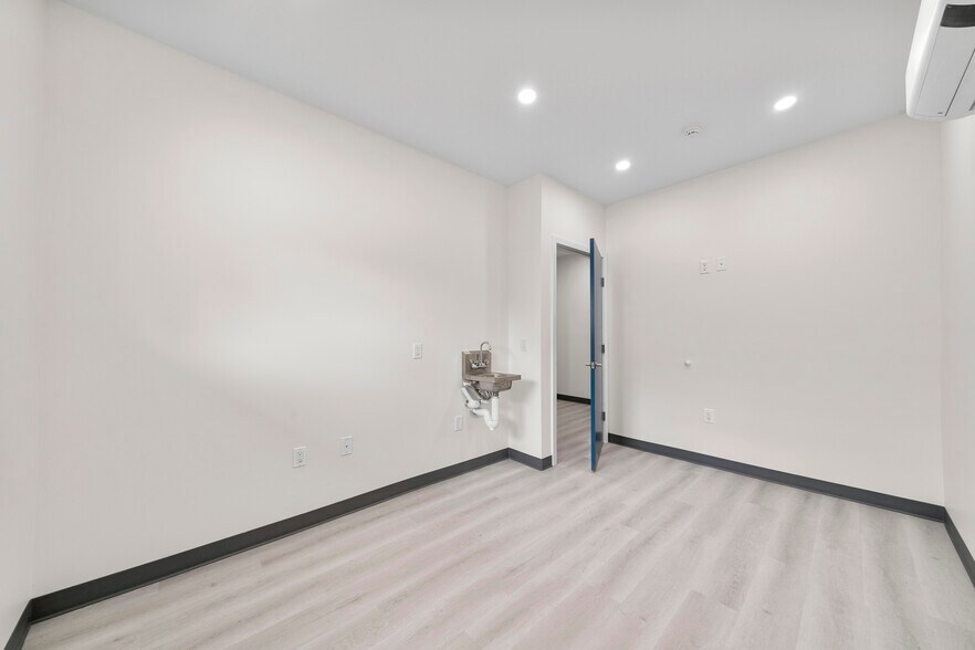 More Photos Of 35 Pangborn Pl, Hackensack Medical For Lease