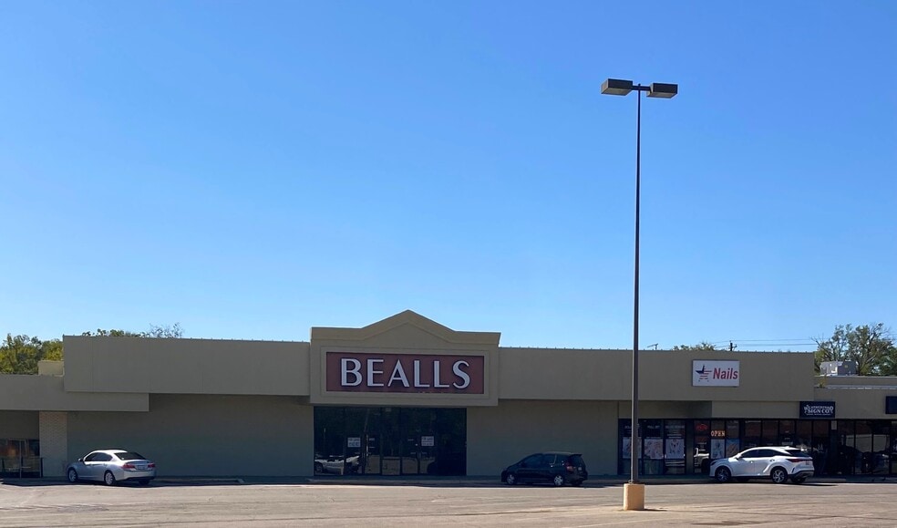 More Photos Of 601-701 Palo Pinto St, Weatherford Unknown For Lease