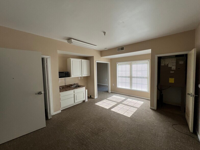 More Photos Of 908 N US Highway 69, Huxley Apartments For Sale
