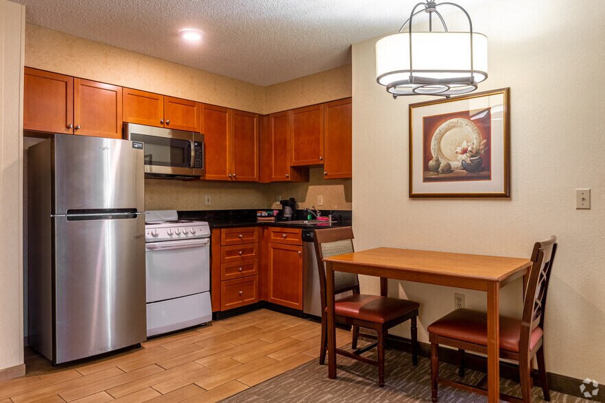 More Photos Of 9169 Markville Dr, Dallas Hotel For Sale